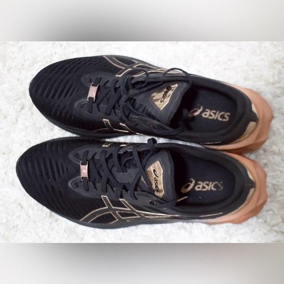 ASICS GEL NOVABLAST size 8.5 WOMEN BLACK RUNNING SHOES - Picture 2 of 6